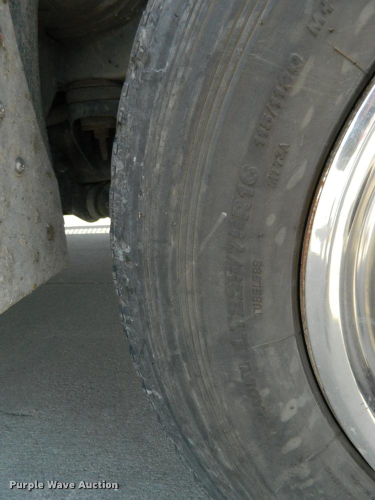 image for item DA9733 2005 Ford E450 ambulance