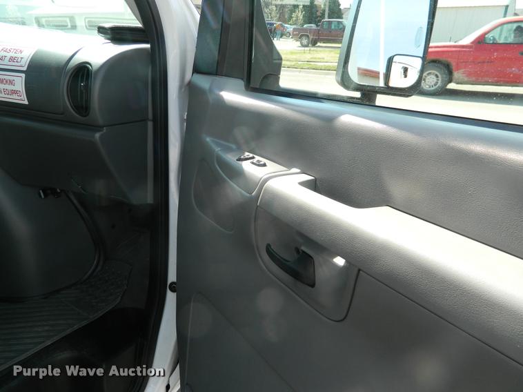 image for item DA9733 2005 Ford E450 ambulance