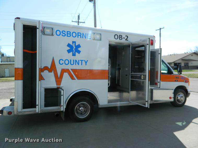 image for item DA9733 2005 Ford E450 ambulance