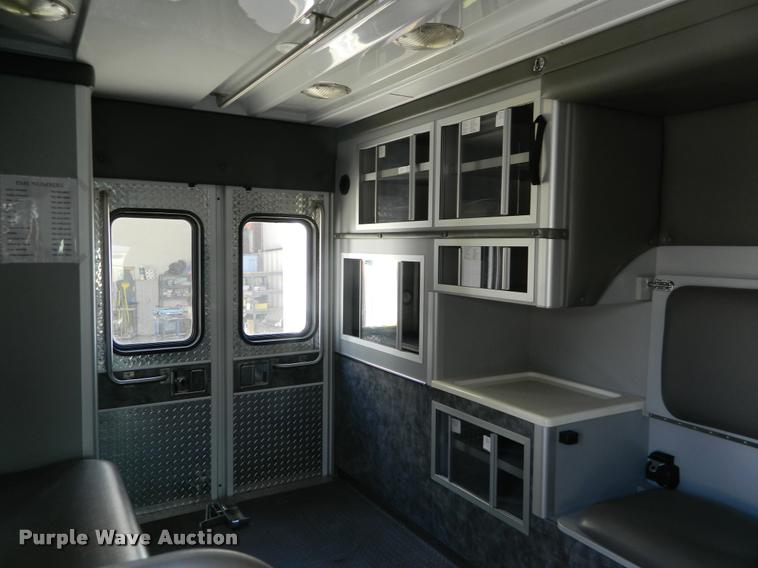 image for item DA9733 2005 Ford E450 ambulance