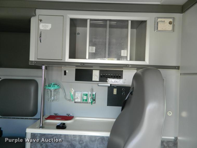 image for item DA9733 2005 Ford E450 ambulance