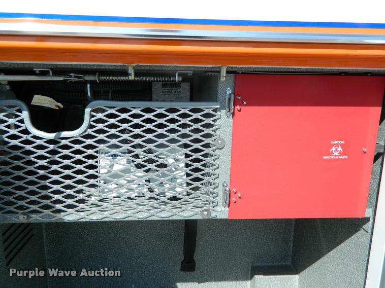 image for item DA9733 2005 Ford E450 ambulance