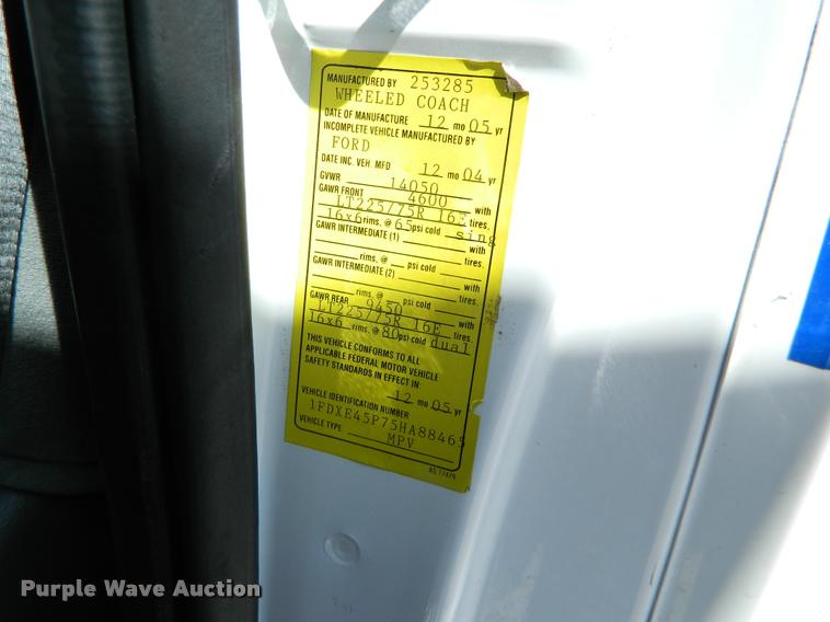 image for item DA9733 2005 Ford E450 ambulance