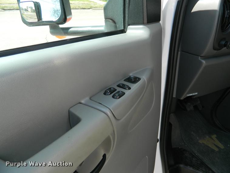 image for item DA9733 2005 Ford E450 ambulance