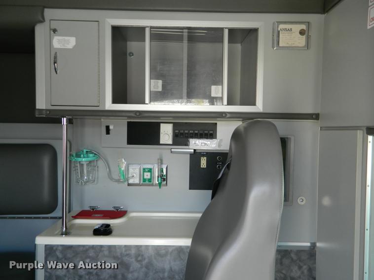 image for item DA9733 2005 Ford E450 ambulance