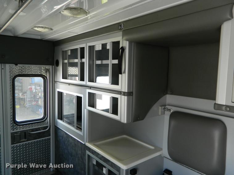 image for item DA9733 2005 Ford E450 ambulance