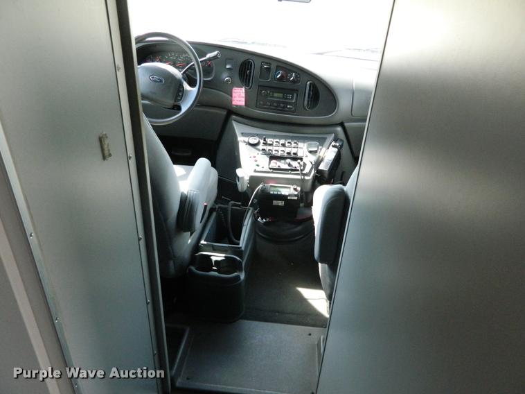 image for item DA9733 2005 Ford E450 ambulance