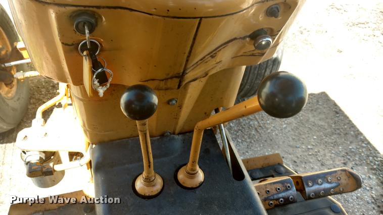 image for item DB0939 1991 Ford 260C tractor