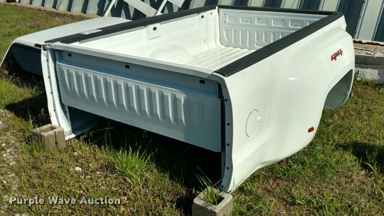 image for item DB0954 2016 Chevrolet Silverado 3500 truck bed