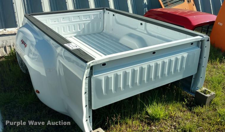 image for item DB0954 2016 Chevrolet Silverado 3500 truck bed