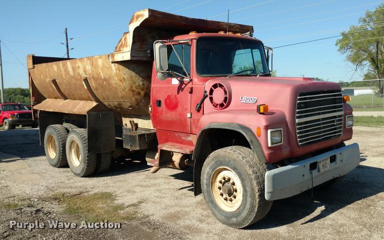 image for item DB0956 1992 Ford LT8000 dump truck