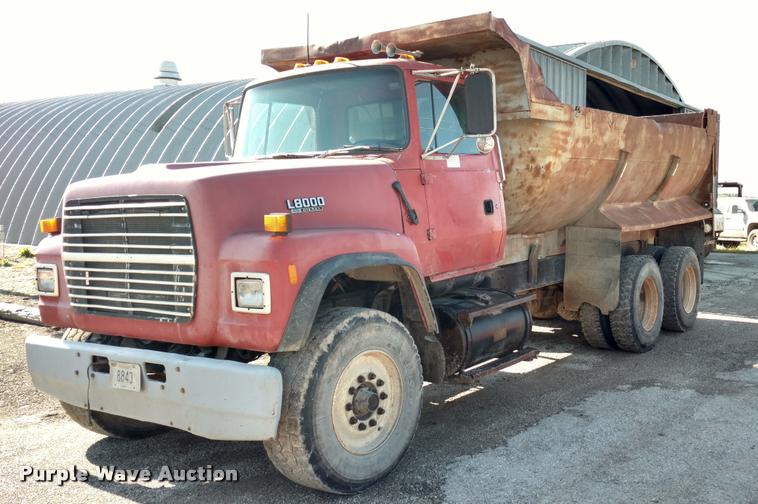 image for item DB0956 1992 Ford LT8000 dump truck