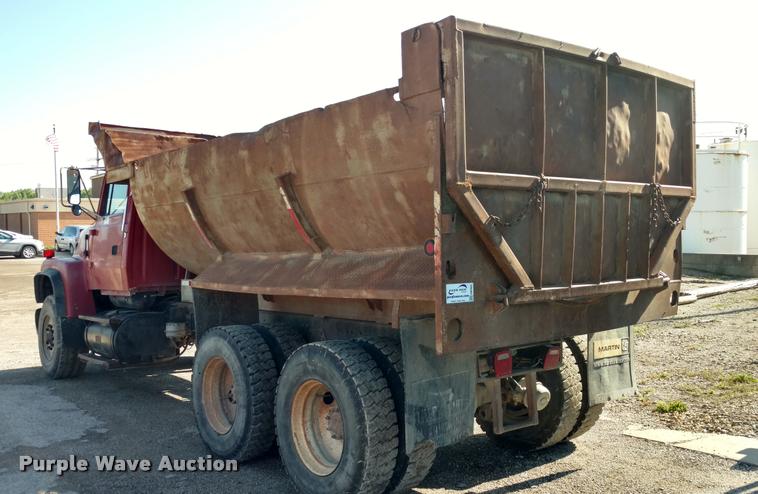 image for item DB0956 1992 Ford LT8000 dump truck