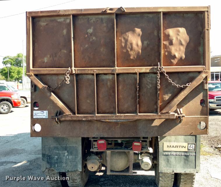 image for item DB0956 1992 Ford LT8000 dump truck