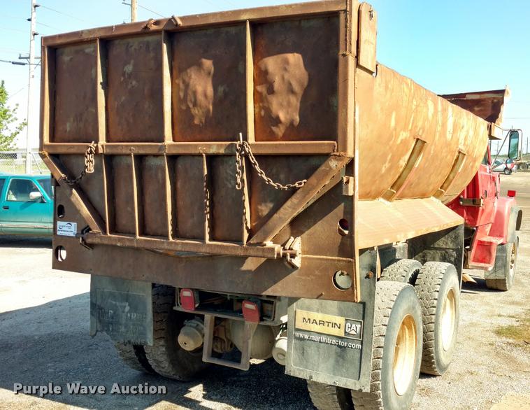 image for item DB0956 1992 Ford LT8000 dump truck