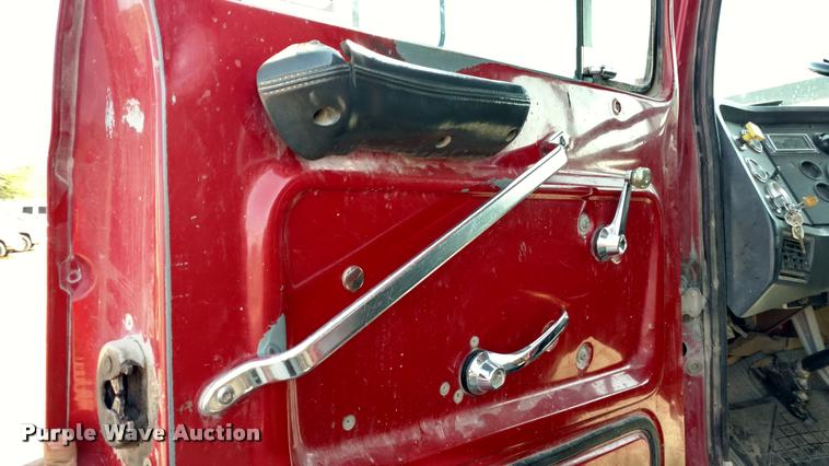 image for item DB0956 1992 Ford LT8000 dump truck