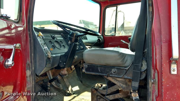 image for item DB0956 1992 Ford LT8000 dump truck