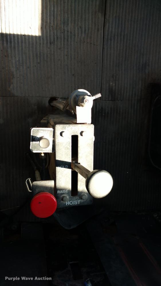 image for item DB0956 1992 Ford LT8000 dump truck