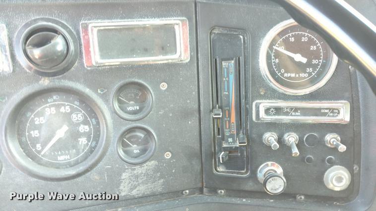 image for item DB0956 1992 Ford LT8000 dump truck