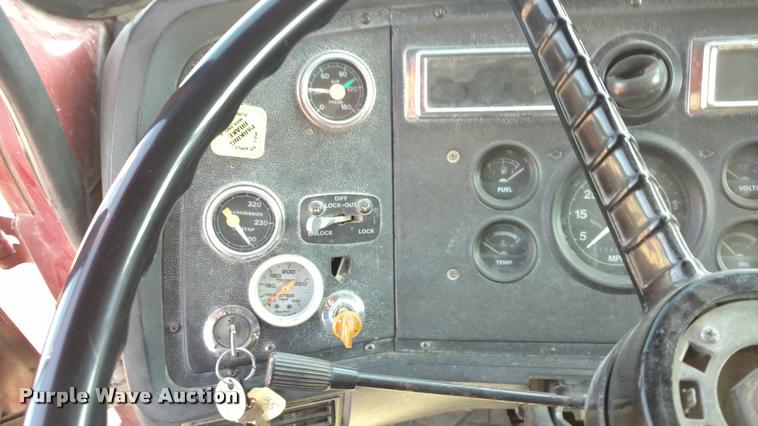 image for item DB0956 1992 Ford LT8000 dump truck