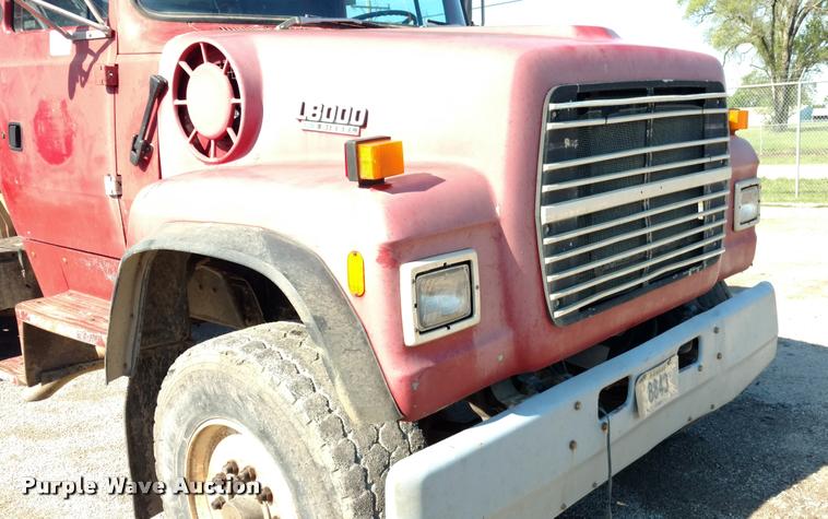 image for item DB0956 1992 Ford LT8000 dump truck