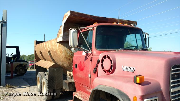 image for item DB0956 1992 Ford LT8000 dump truck