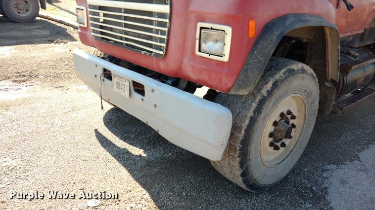 image for item DB0956 1992 Ford LT8000 dump truck
