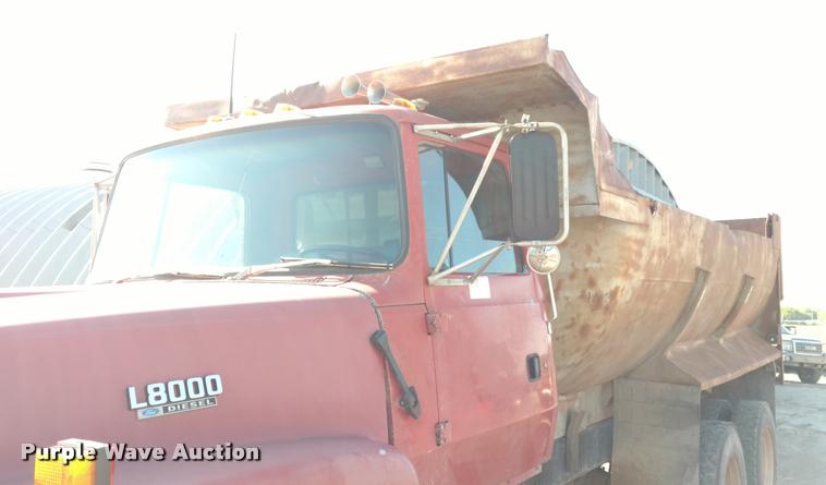 image for item DB0956 1992 Ford LT8000 dump truck