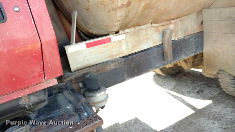 image for item DB0956 1992 Ford LT8000 dump truck