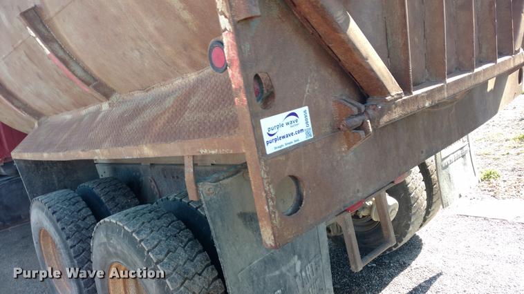 image for item DB0956 1992 Ford LT8000 dump truck