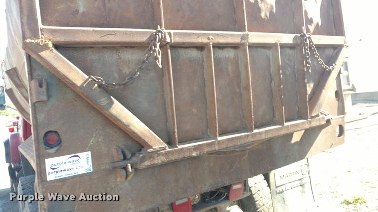 image for item DB0956 1992 Ford LT8000 dump truck