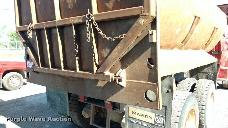 image for item DB0956 1992 Ford LT8000 dump truck