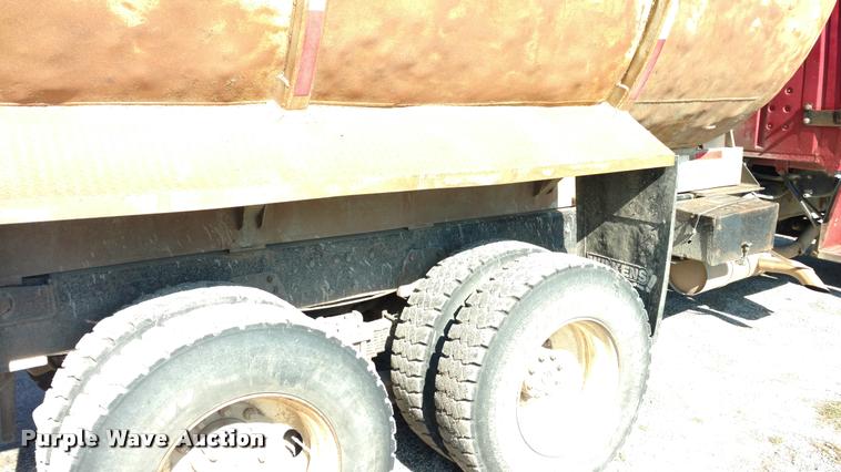 image for item DB0956 1992 Ford LT8000 dump truck