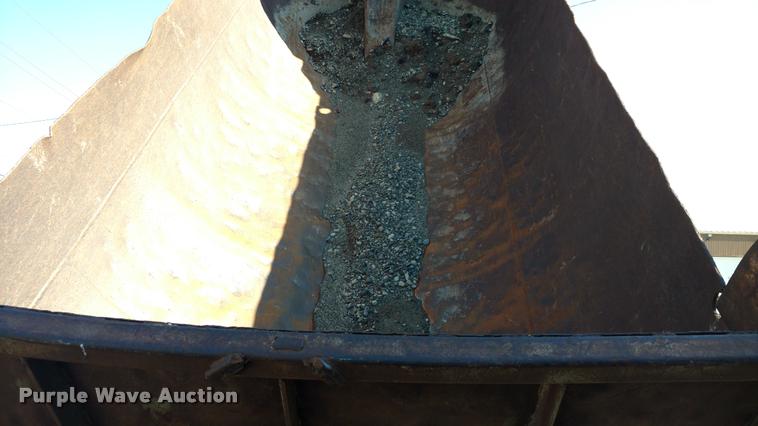 image for item DB0956 1992 Ford LT8000 dump truck