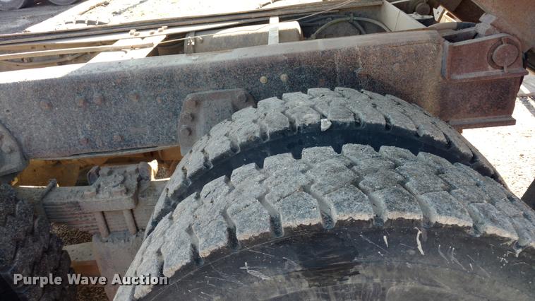 image for item DB0956 1992 Ford LT8000 dump truck