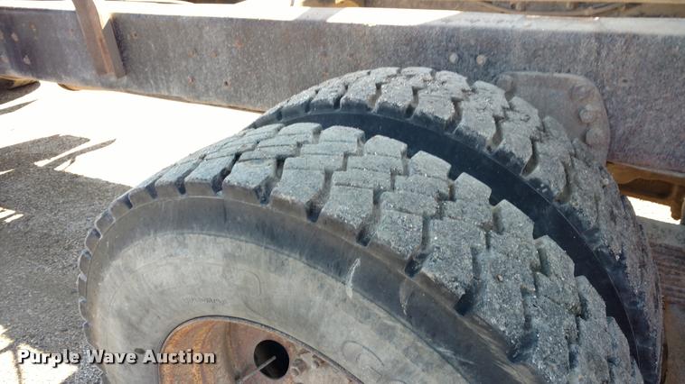 image for item DB0956 1992 Ford LT8000 dump truck