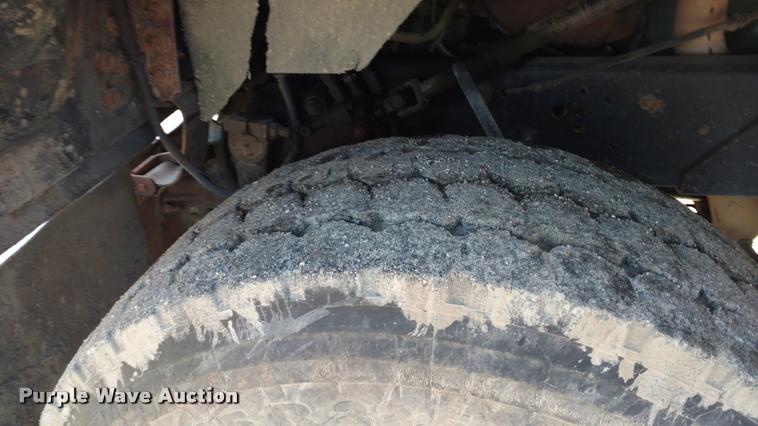 image for item DB0956 1992 Ford LT8000 dump truck