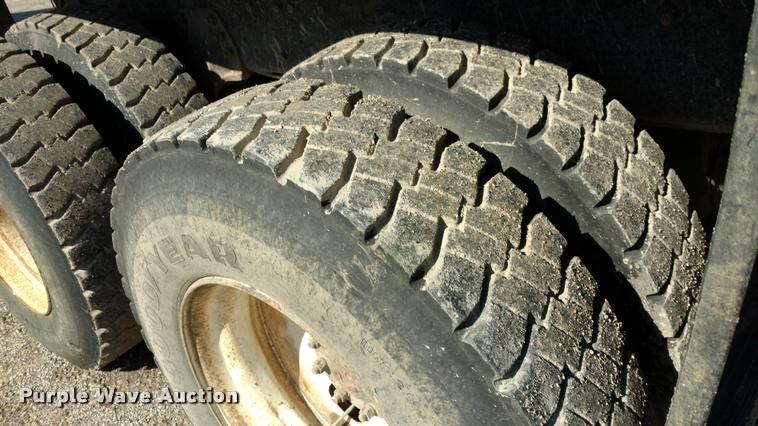 image for item DB0956 1992 Ford LT8000 dump truck