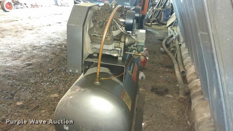 image for item DB0958 2003 Napa air compressor