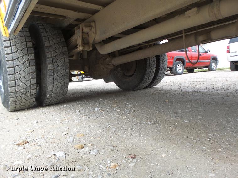 image for item DB1320 2002 Freightliner FS65 school bus