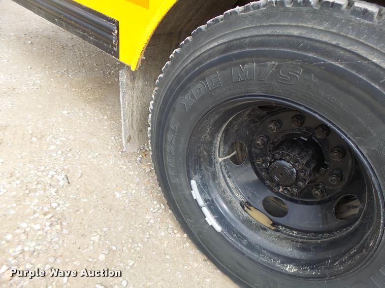 image for item DB1320 2002 Freightliner FS65 school bus