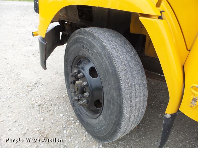 image for item DB1320 2002 Freightliner FS65 school bus