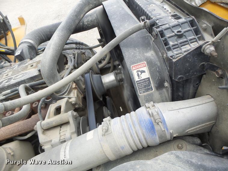 image for item DB1320 2002 Freightliner FS65 school bus