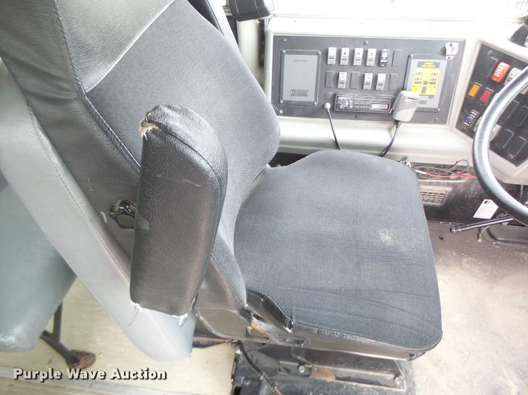 image for item DB1320 2002 Freightliner FS65 school bus