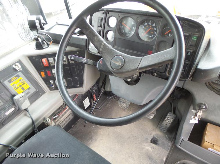 image for item DB1320 2002 Freightliner FS65 school bus