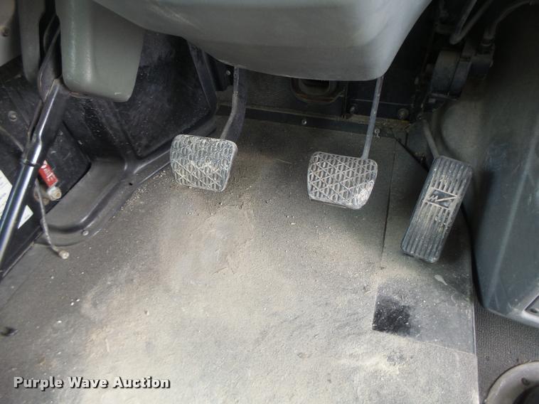 image for item DB1320 2002 Freightliner FS65 school bus