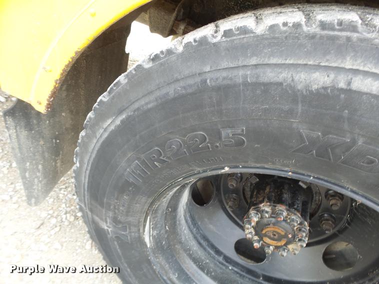 image for item DB1321 2003 Freightliner FS65 school bus