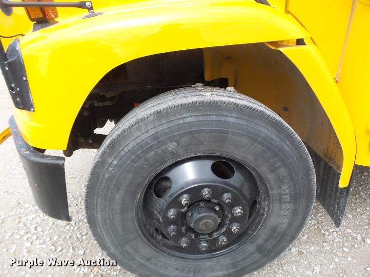 image for item DB1321 2003 Freightliner FS65 school bus