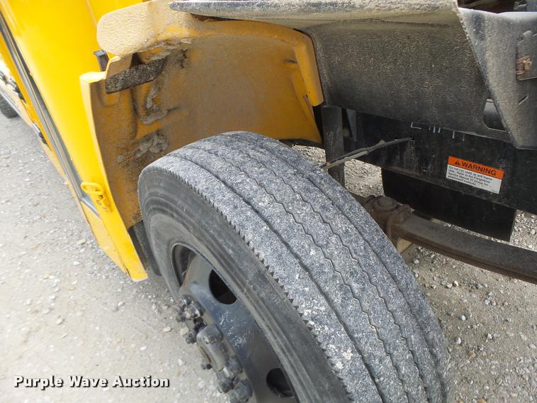 image for item DB1321 2003 Freightliner FS65 school bus