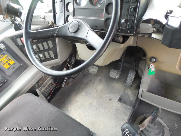 image for item DB1321 2003 Freightliner FS65 school bus